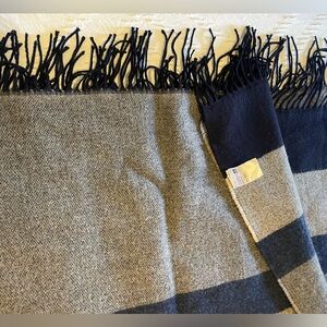 NWOT Uniglo two way wrap